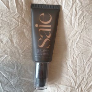 Saie slipcover tinted moisturizer